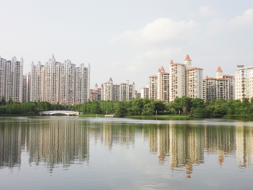 楼盘试比高 购房者多忽略保温材料可燃